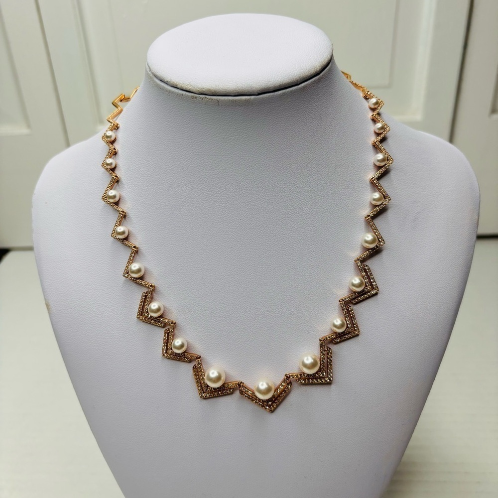 SWAROVSKI Edify All-Around Necklace - Picture 2 of 6